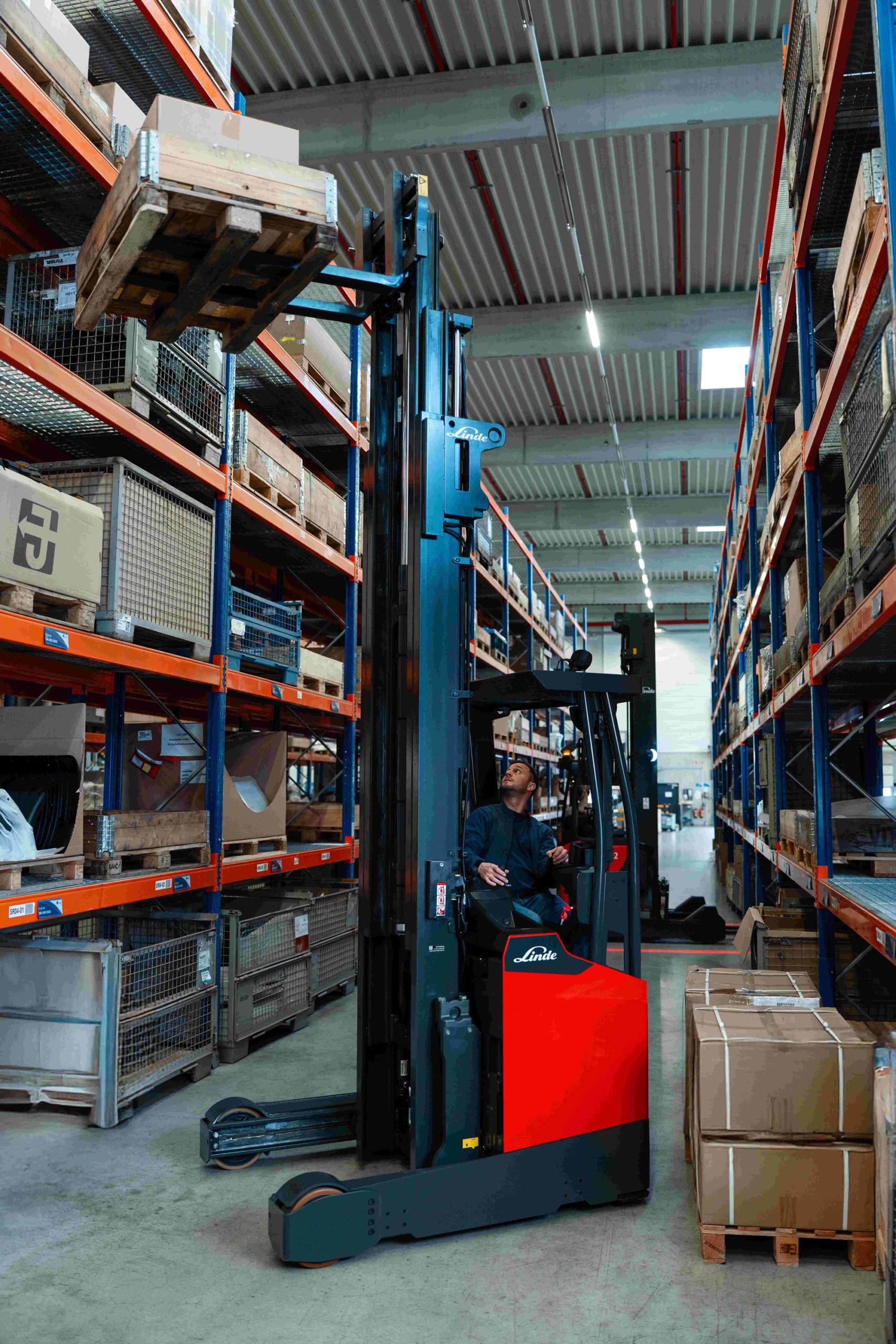New Linde reach trucks are the perfect choice for standard applications